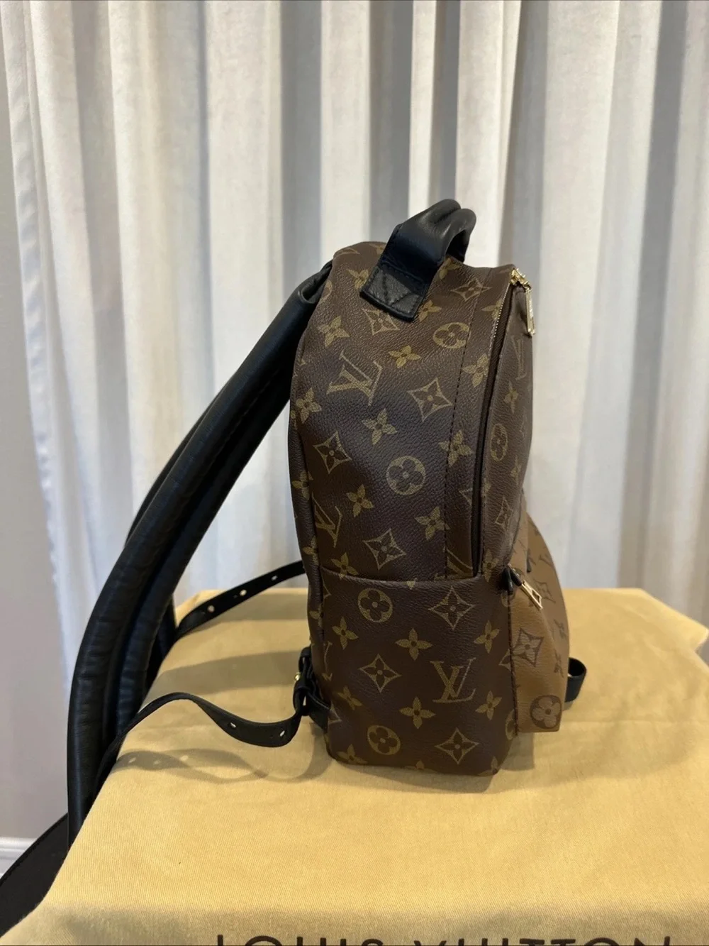 Louis Vuitton compact louis